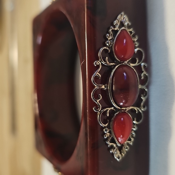 Vintage Dark Red Marbled Bakelite Square Shape Bangle Bracelet - Picture 4 of 4